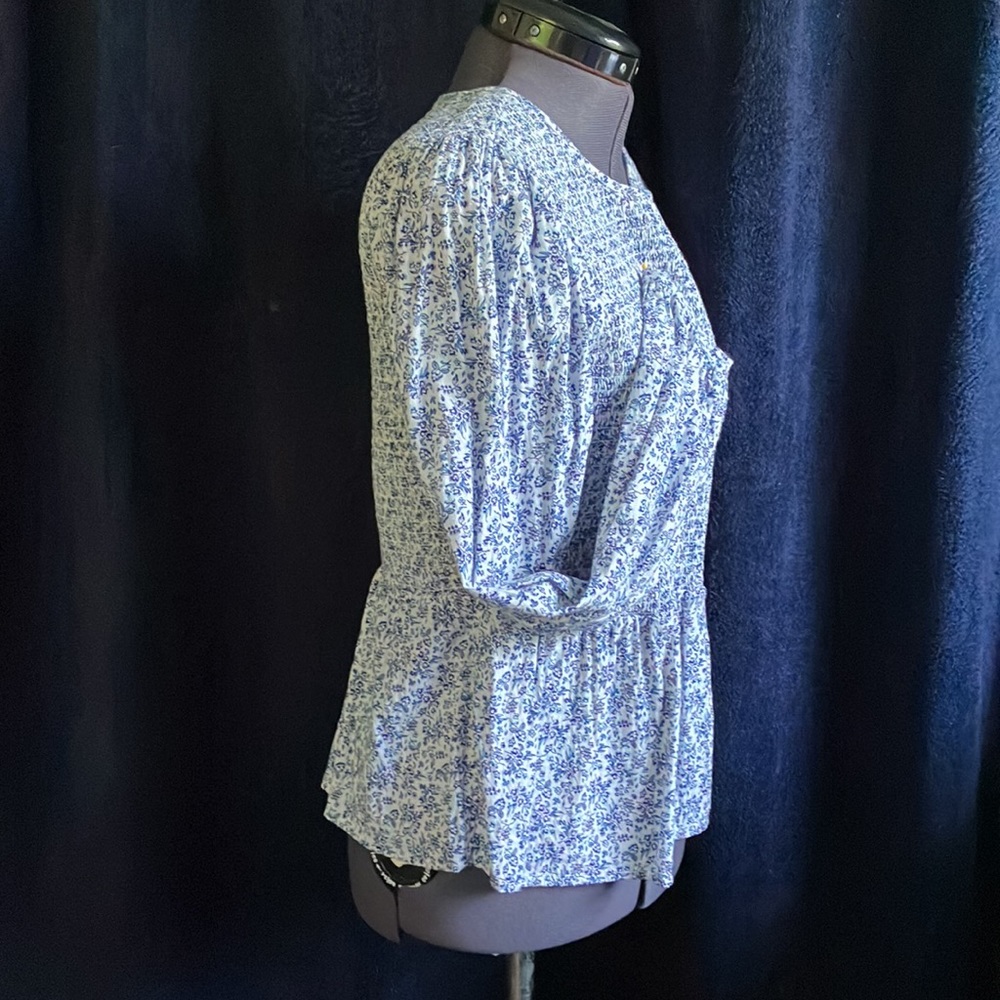 pretty smocked blouse size m - Picture 5 of 8